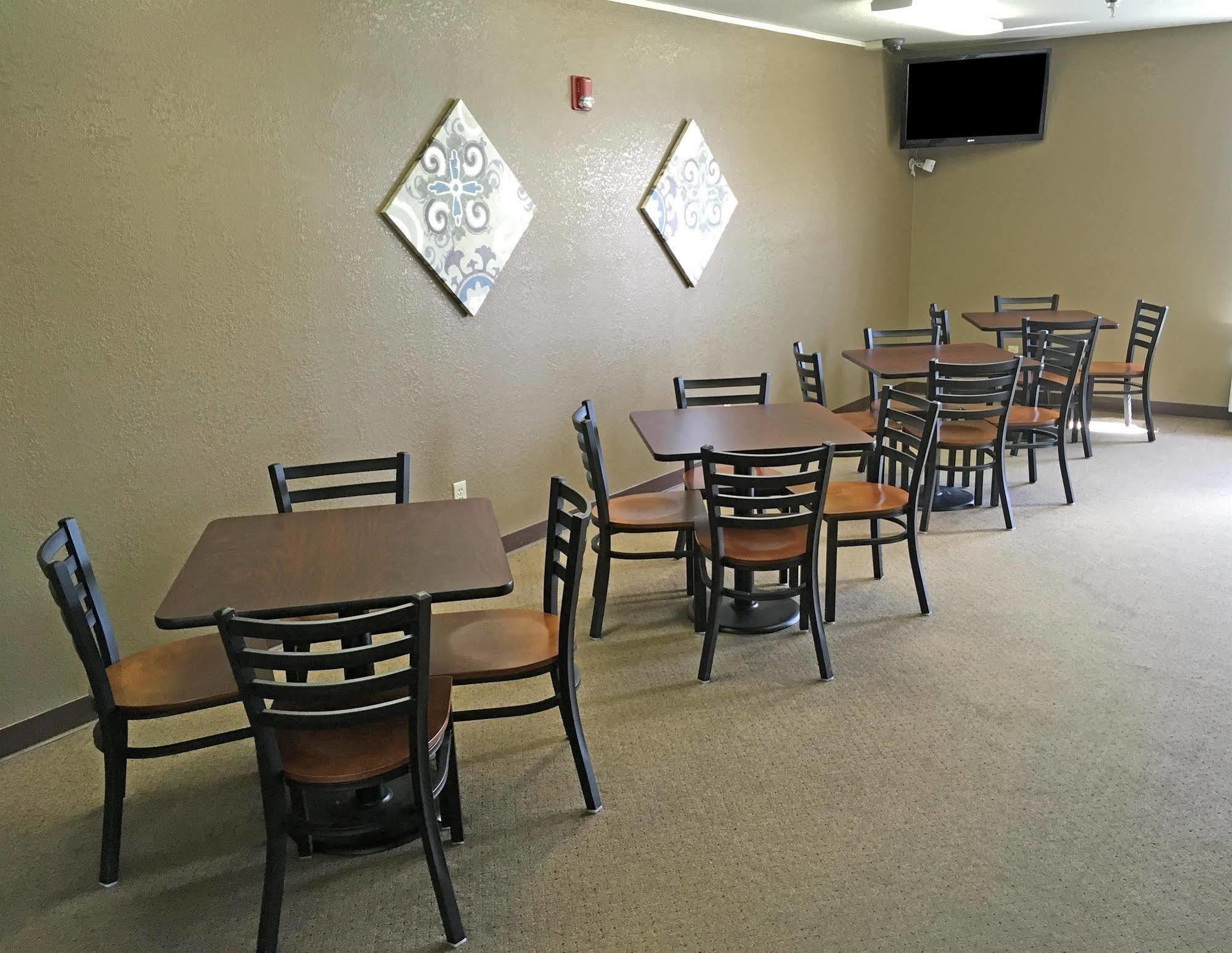 Americas Best Value Inn Smackover Exterior photo