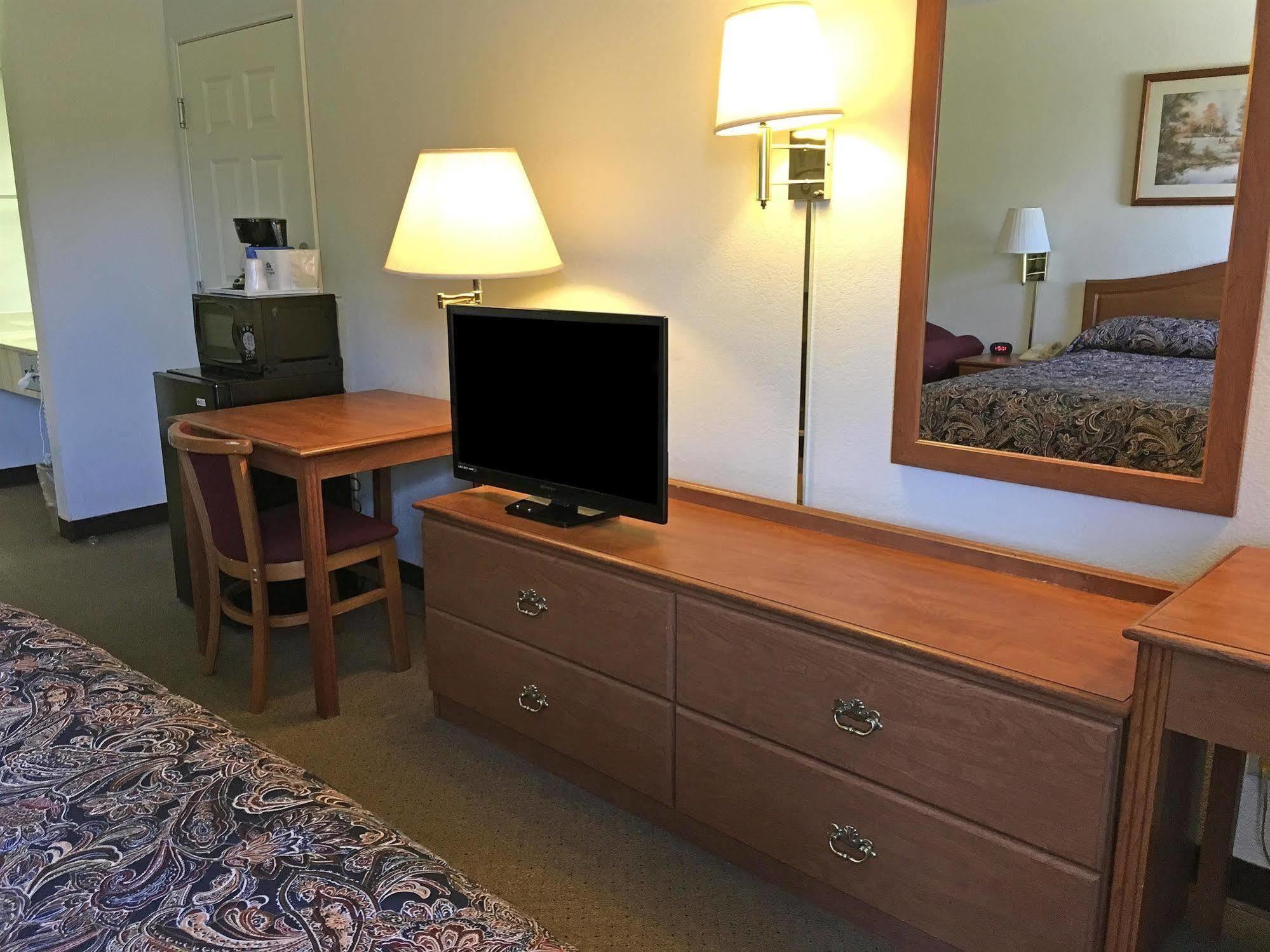 Americas Best Value Inn Smackover Exterior photo