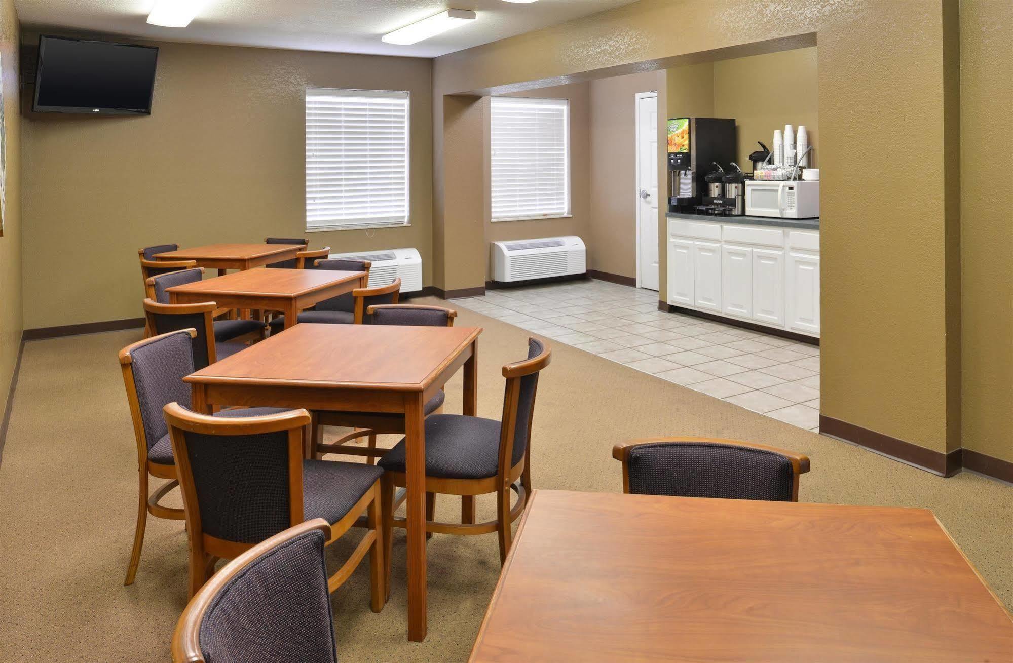 Americas Best Value Inn Smackover Exterior photo